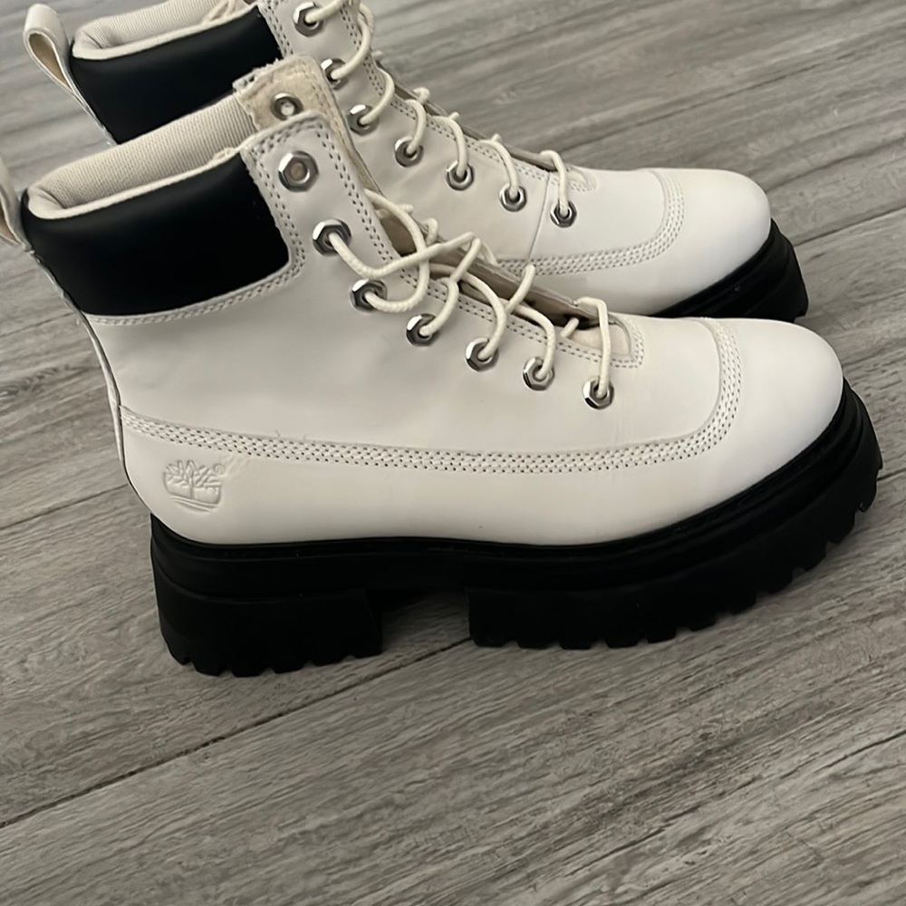 Timberland White and Black Winter Boots